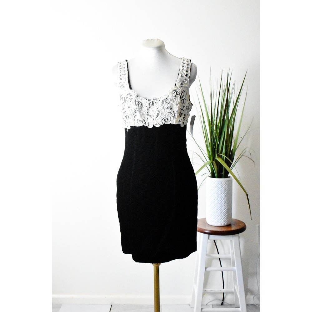 Be Smart Cocktail Dress Women 7/8 Black White 80s Velvet Soutache Lace Sheath